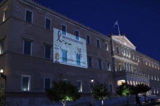 Φωταγώγηση της Βουλής στα χρώματα της καμπάνιας για τη Νευροϊνωμάτωση